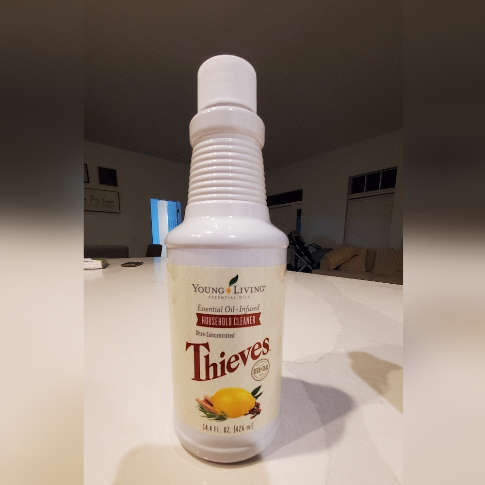 New Thieves cleaning 426ml, young living